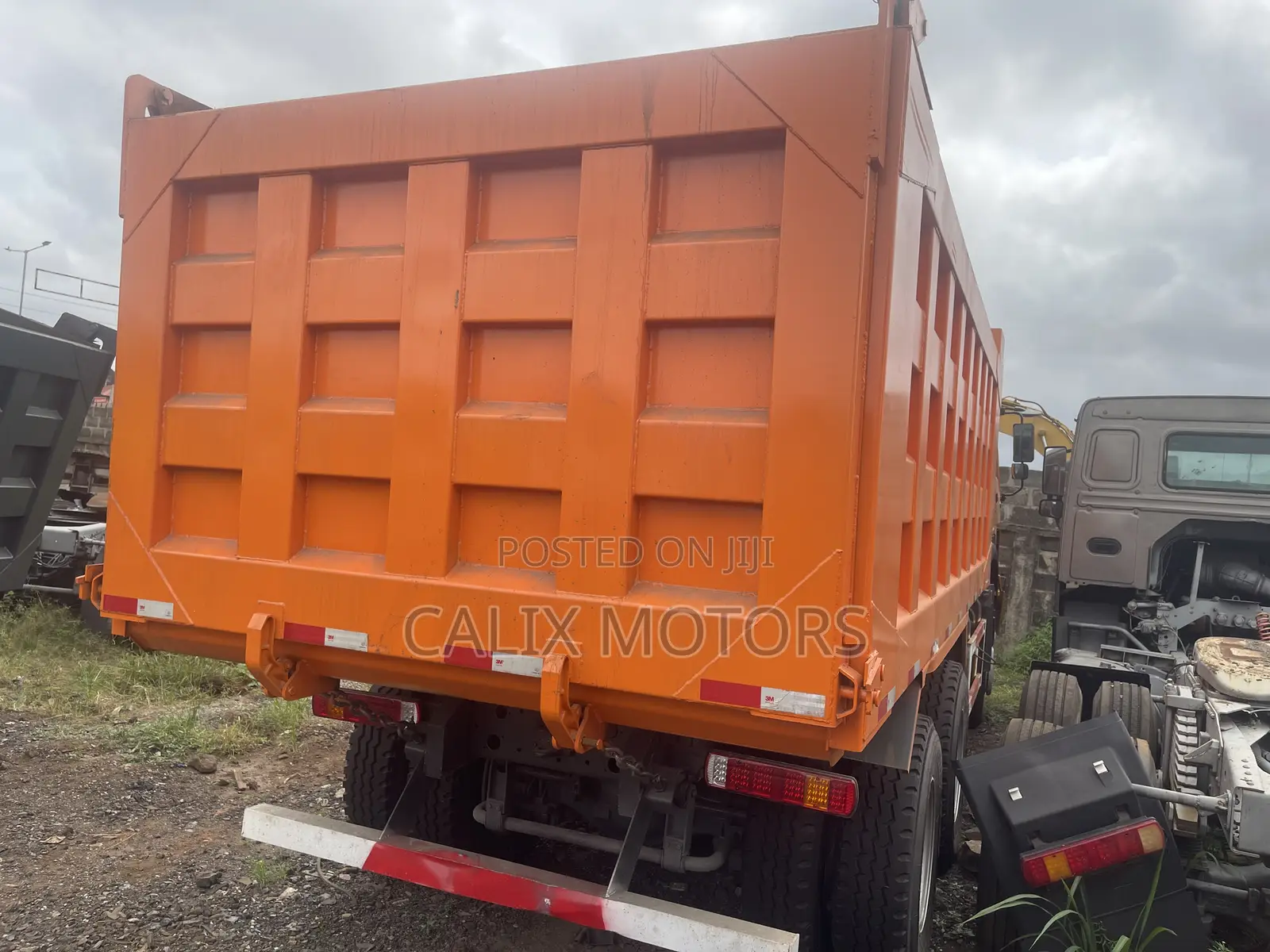 Foreign Used Howo Truck 10 Tires Tipper.