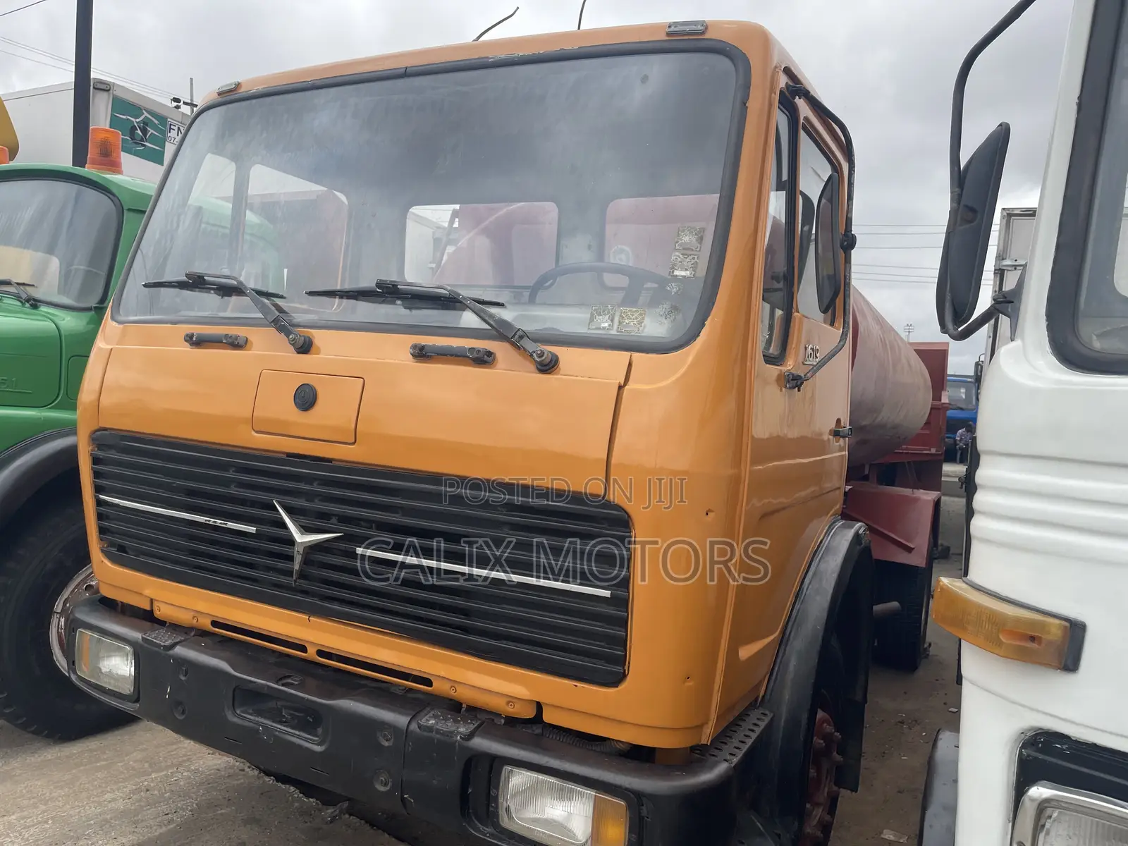 Foreign Used Mercedes Benz Water Tanker Truck.