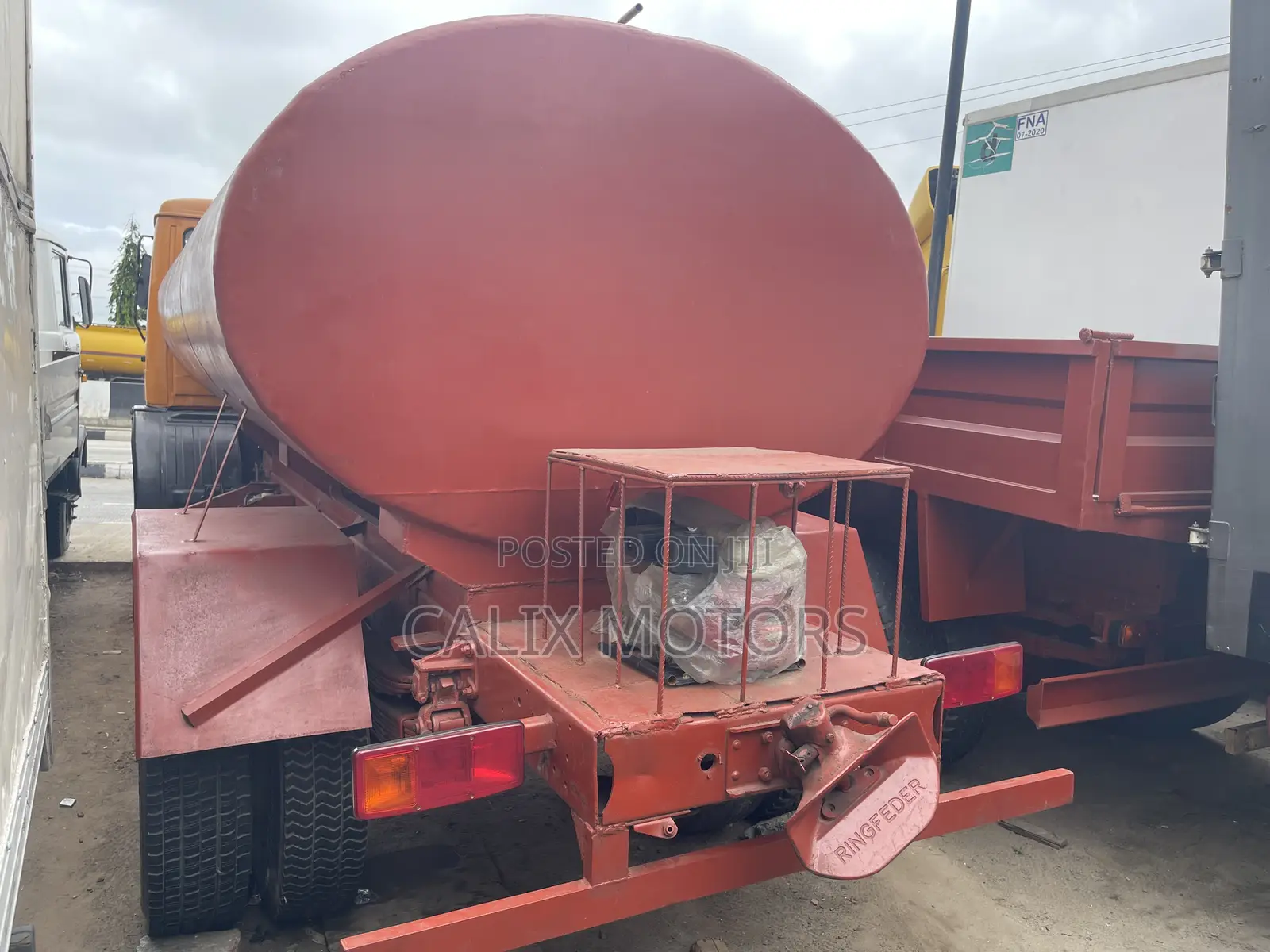 Foreign Used Mercedes Benz Water Tanker Truck.