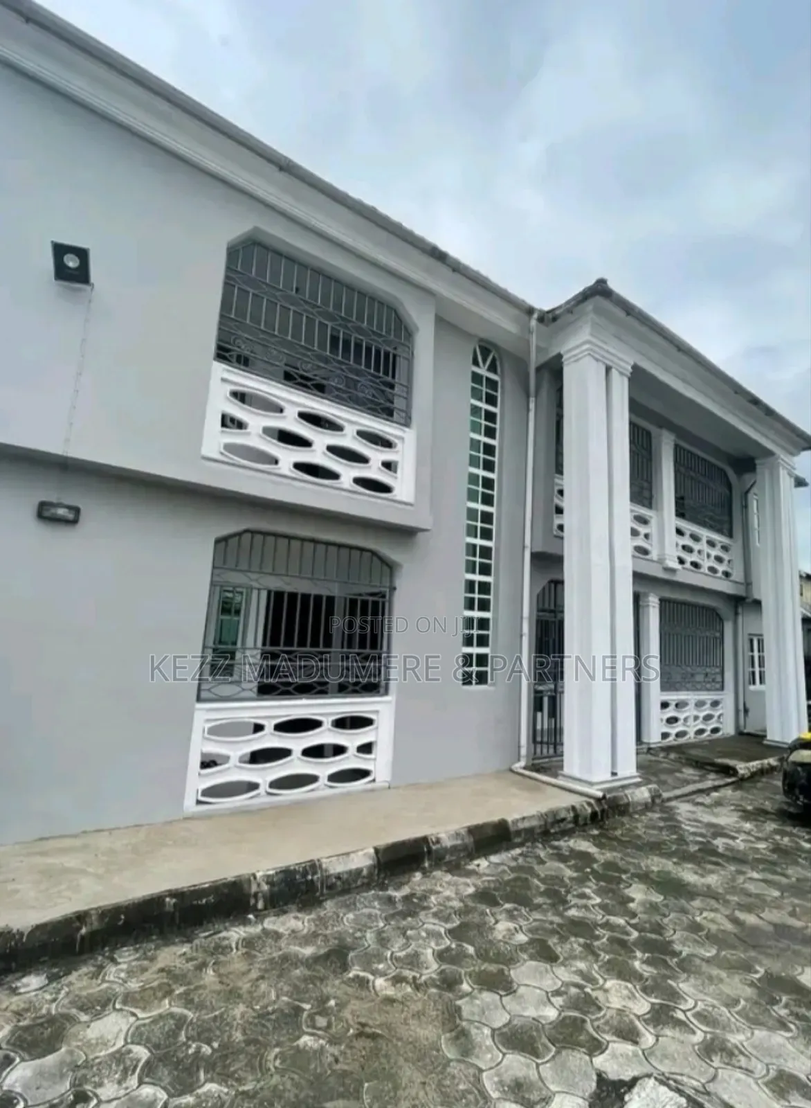 8bdrm Duplex in Rumudara , Port for sale
