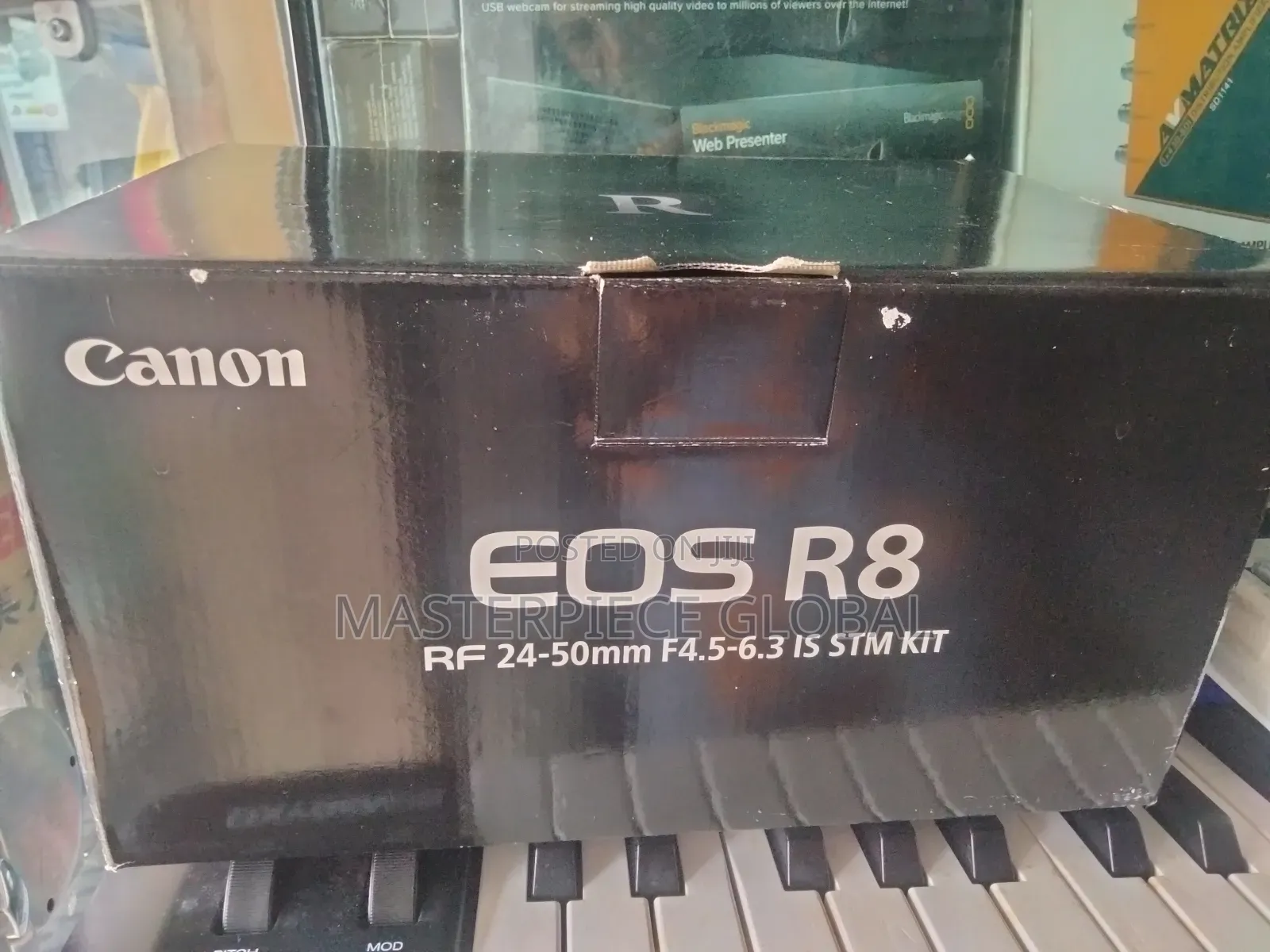 Canon Eos R8 With Rf 24-50mm F4.5-6.3 Is Stm