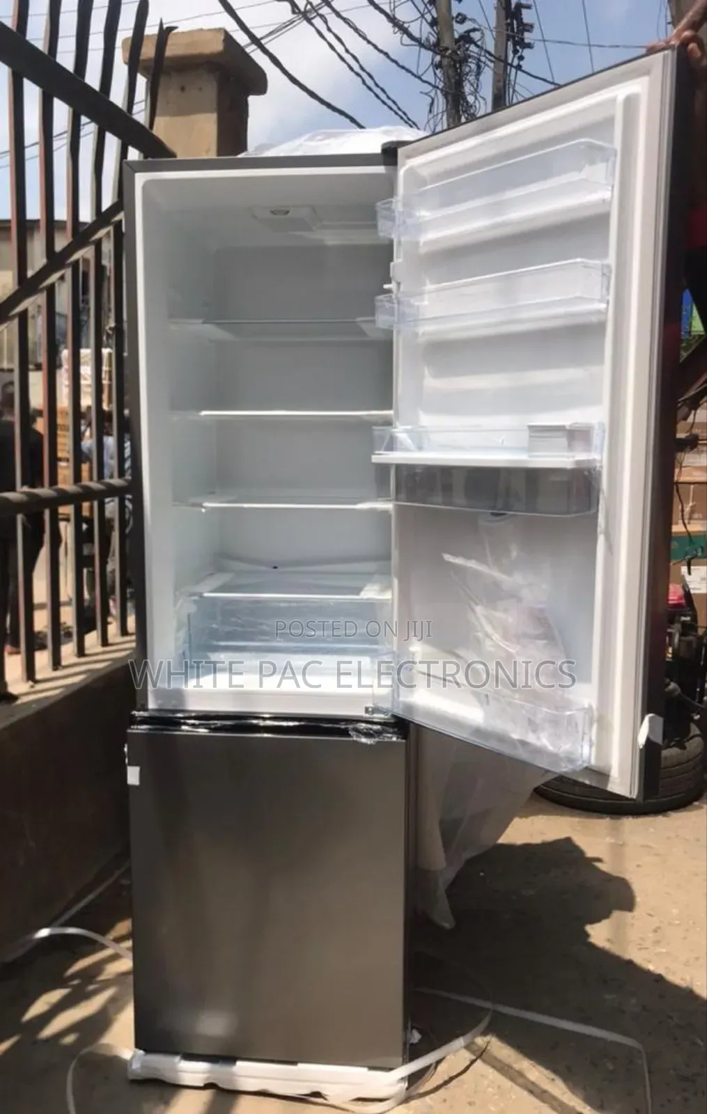 Brand New>Hisense Twins Door Fridge 264L With Dispenser>A++