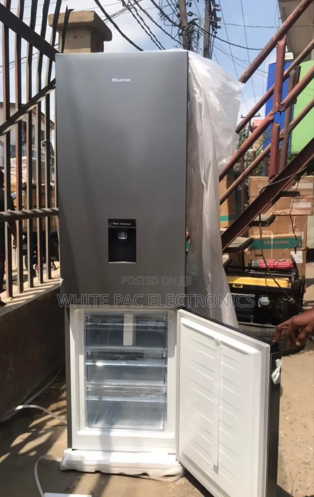 Brand New>Hisense Twins Door Fridge 264L With Dispenser>A++