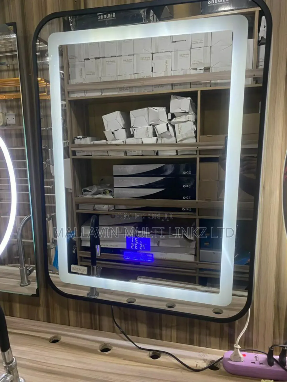 Salon Mirrors With Bluetooth Speaker