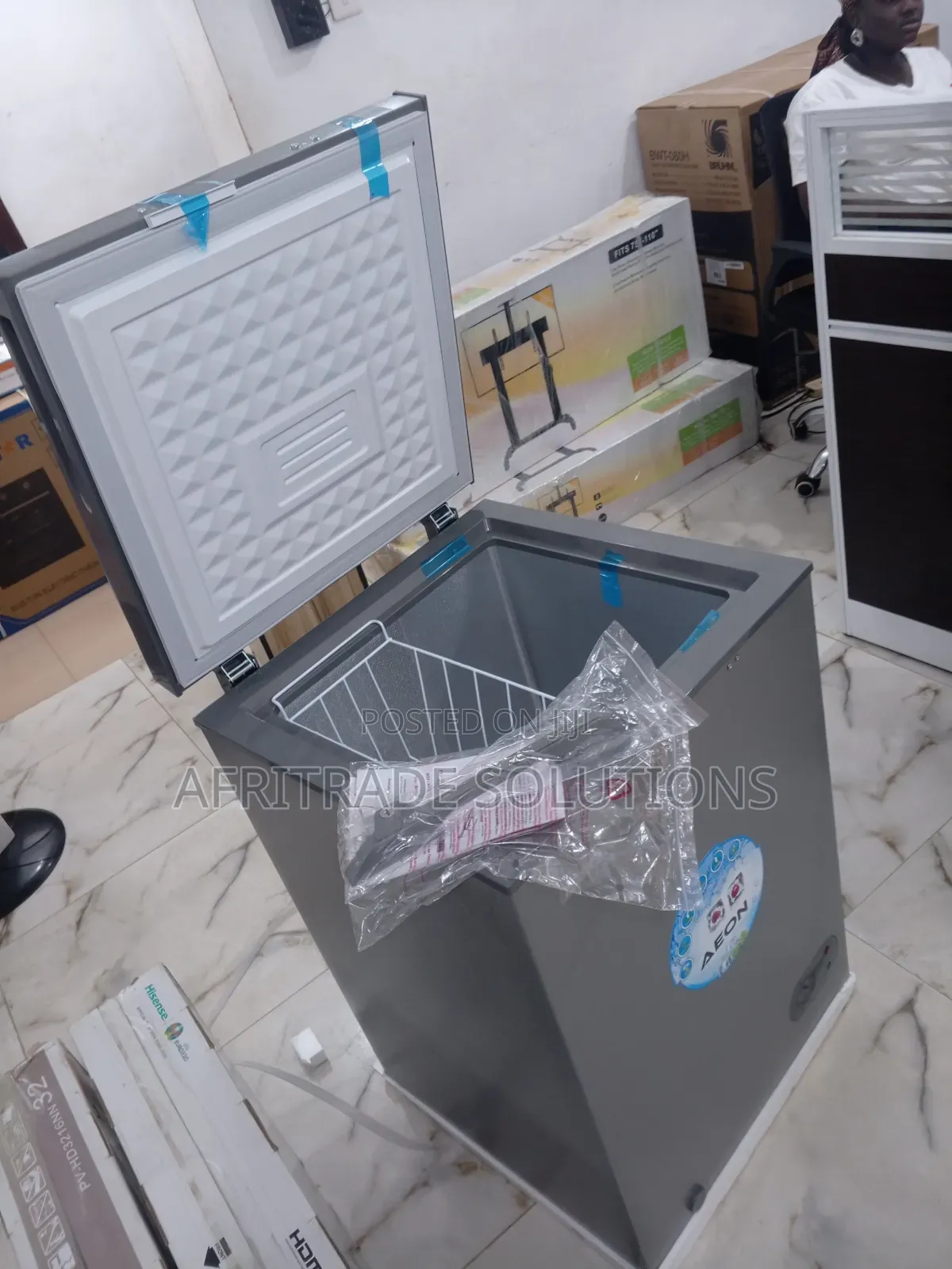 100l Aeon Freezer With Key Lock