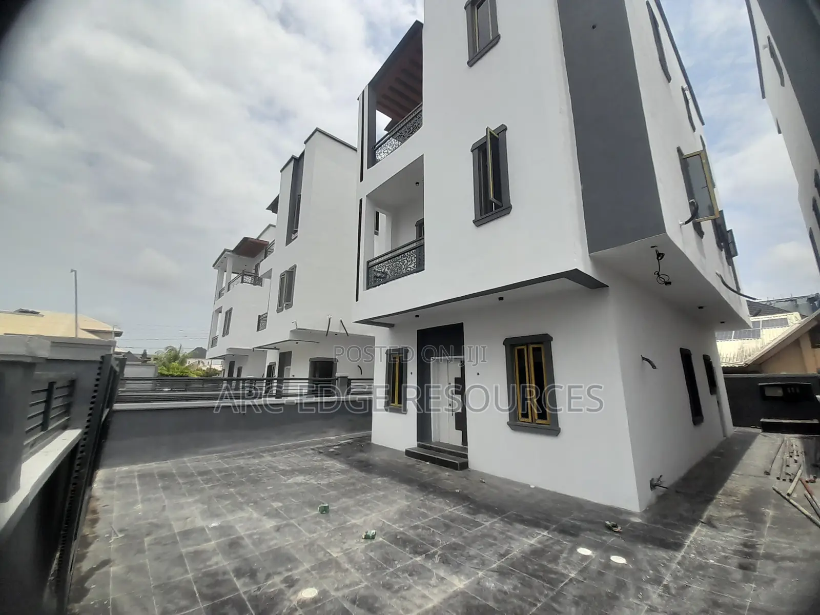 5bdrm Duplex in Apple Junction for sale