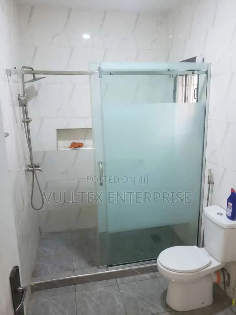 Shower Cubicle (Sliding Door).,