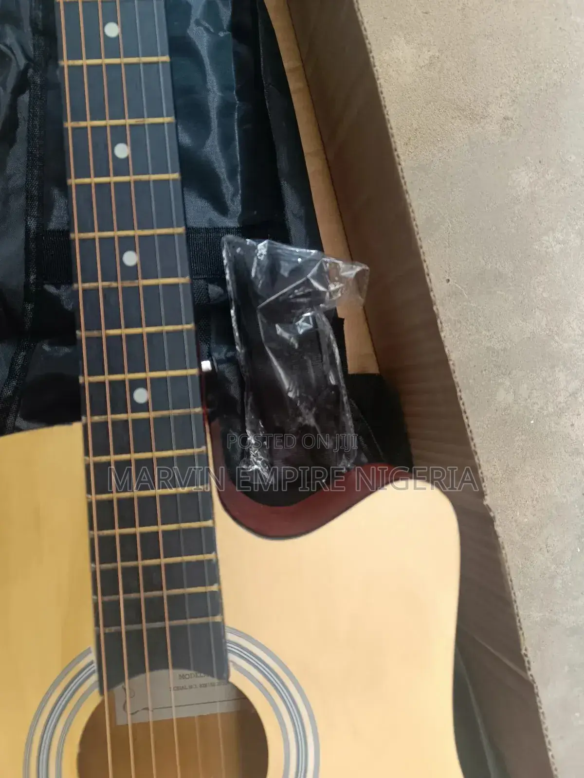 38 Inches Brown Acoustic Guitar_ Thunderstorm