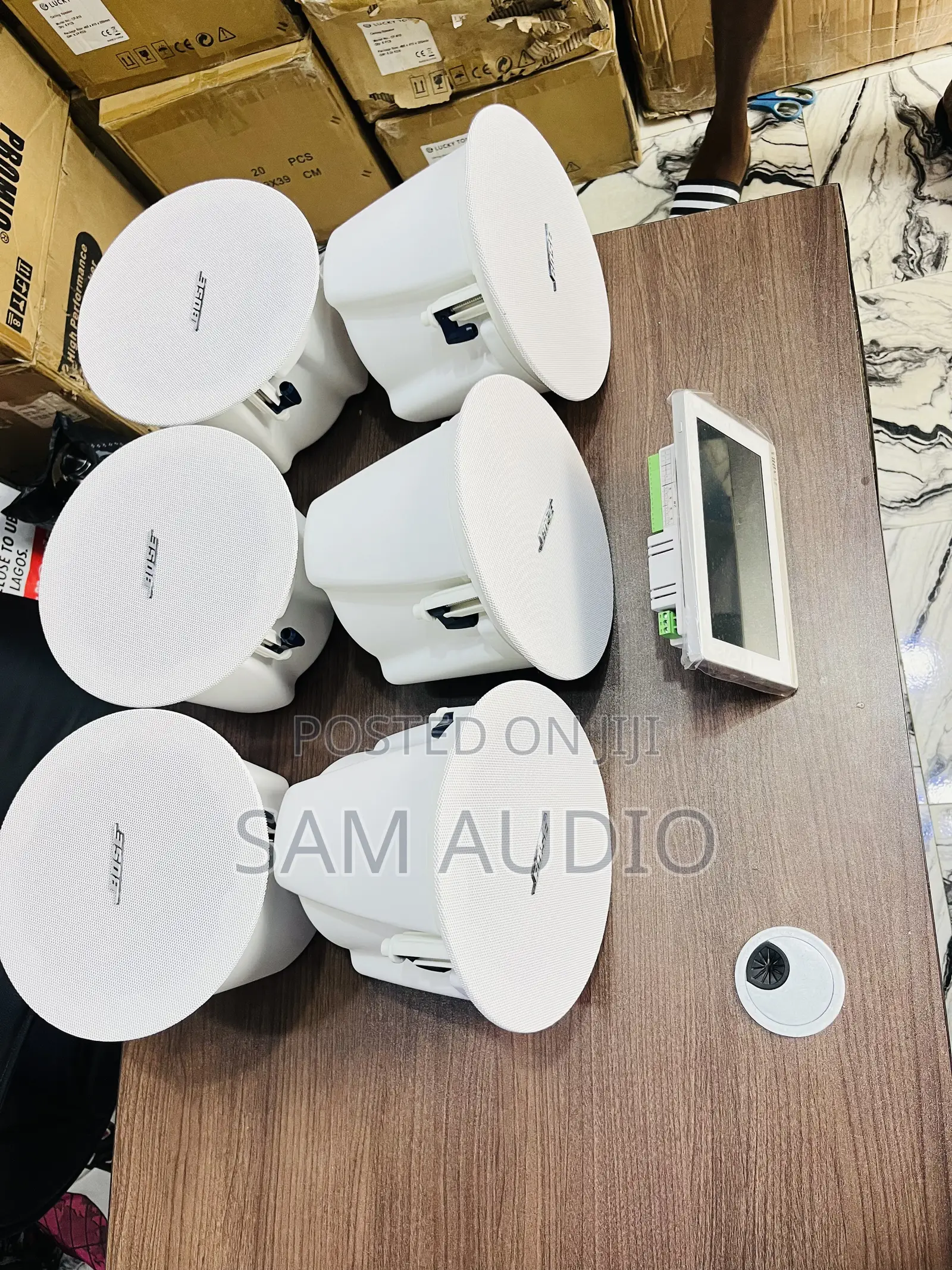 Six Bose Ceiling Speaker With One Wall Mount Amplifier