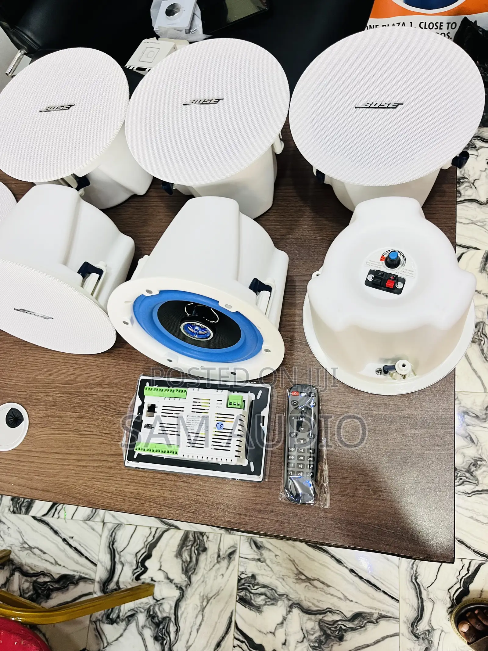 6 Bose Ceiling Speaker With Wall Mount Amplifier