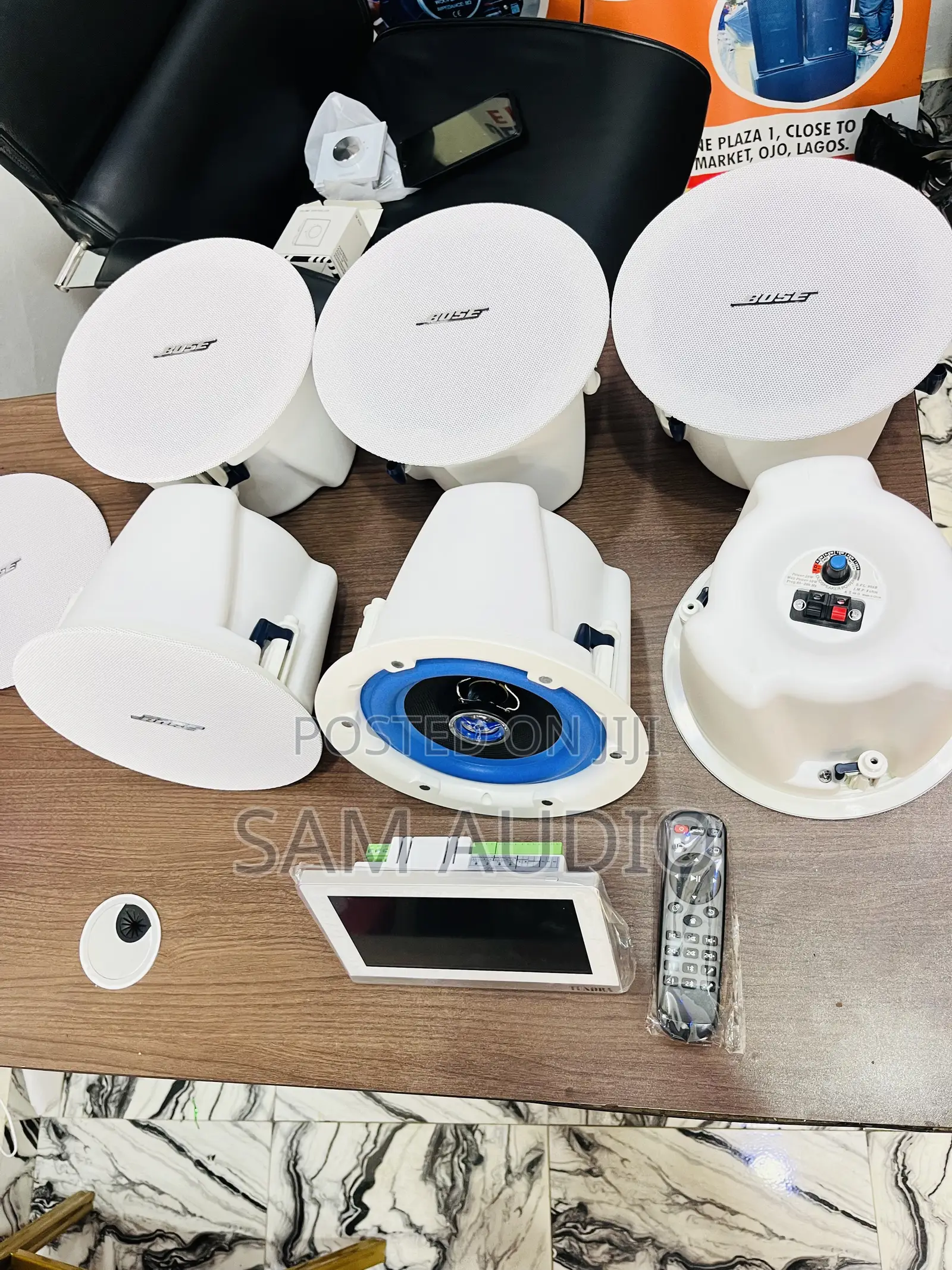 6 Bose Ceiling Speaker With Wall Mount Amplifier