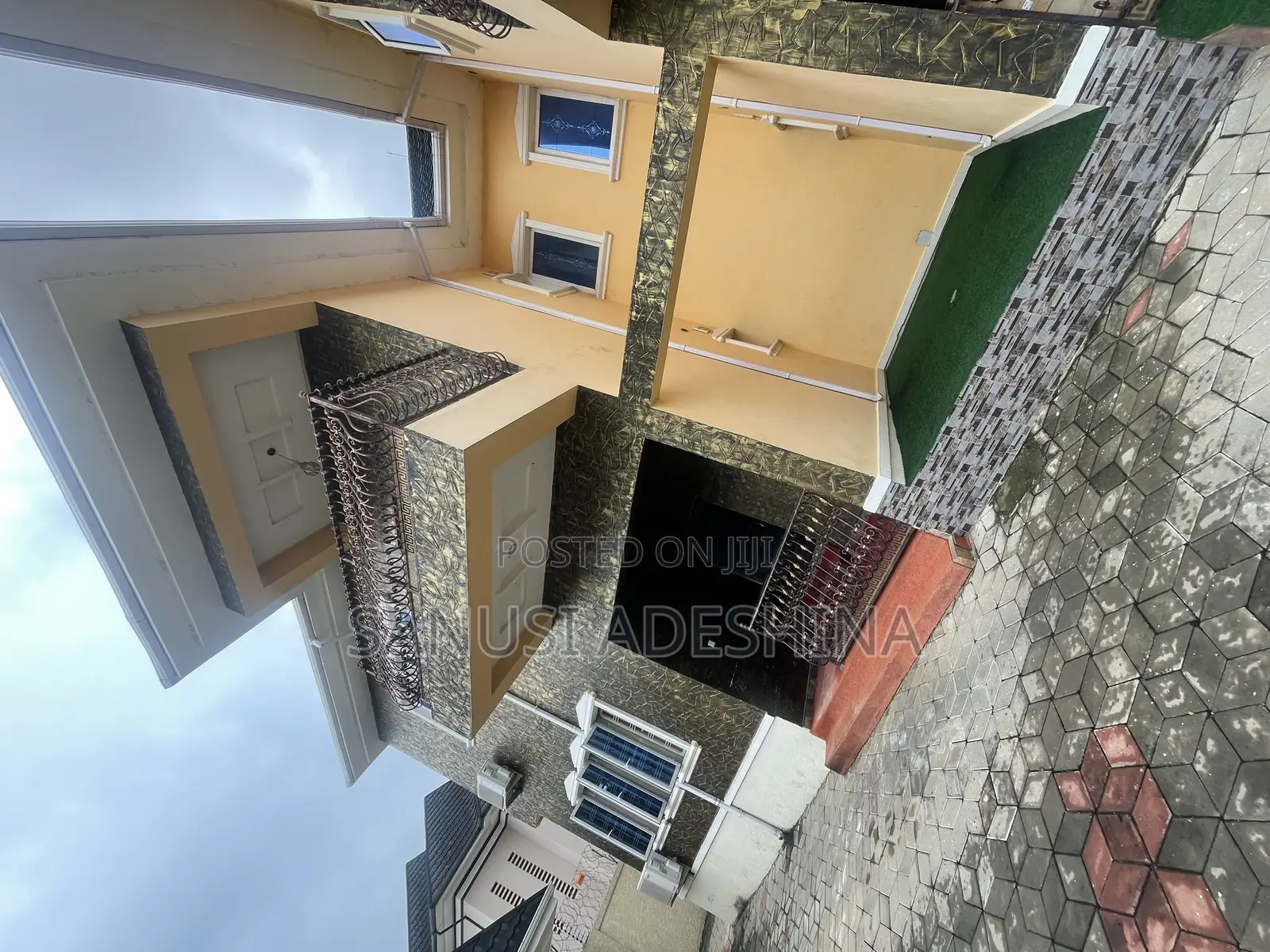 5bdrm Duplex in Jahi Gilmore Fct for rent