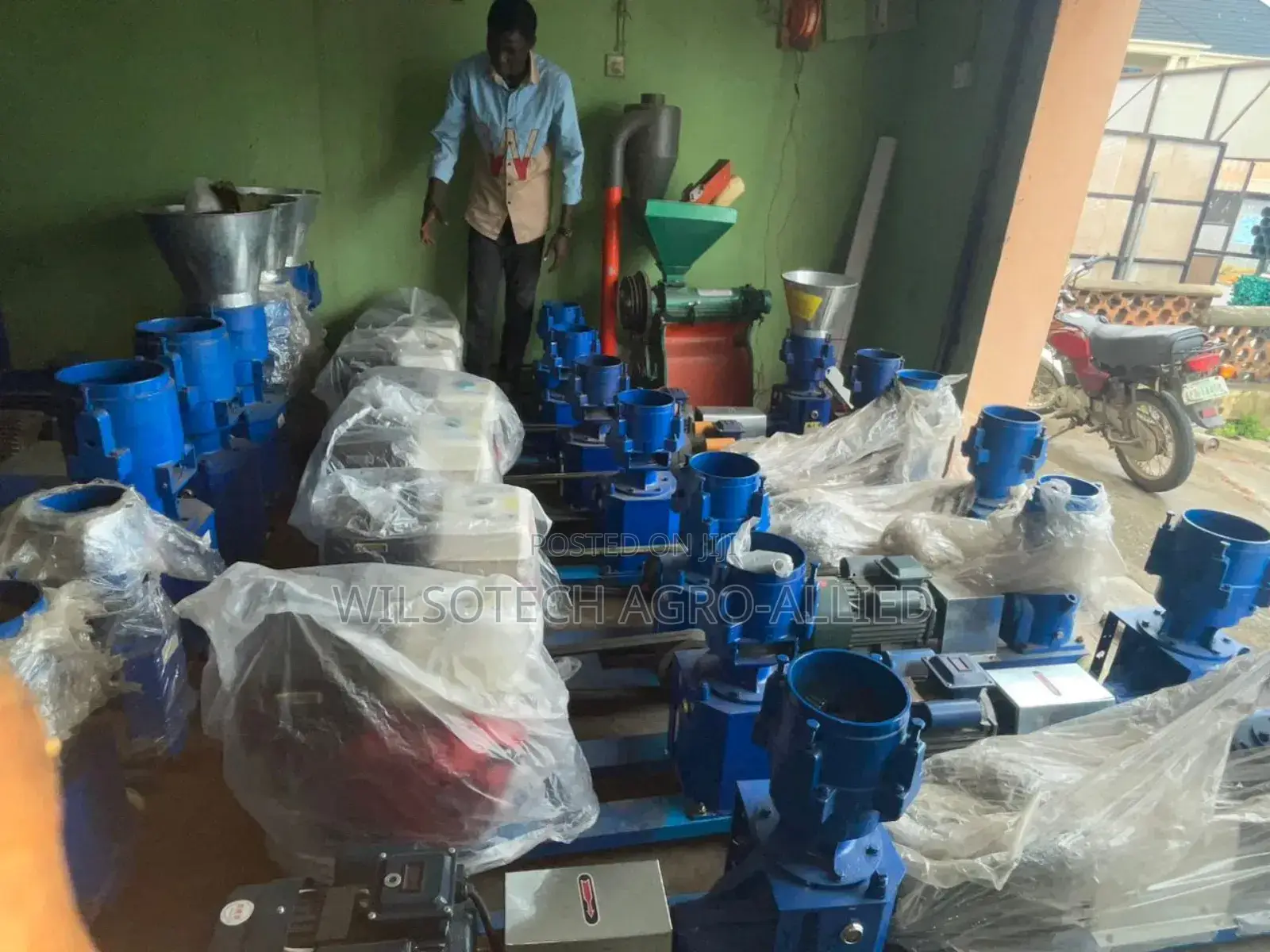 Latest 4 Roller Gasoline Powered Pelletizer 4 All Livestocks