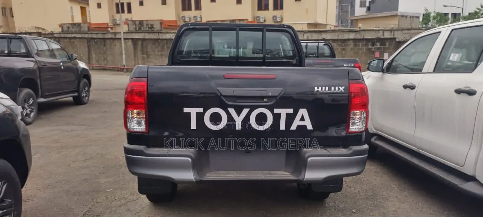 Toyota Hilux 2024 Black