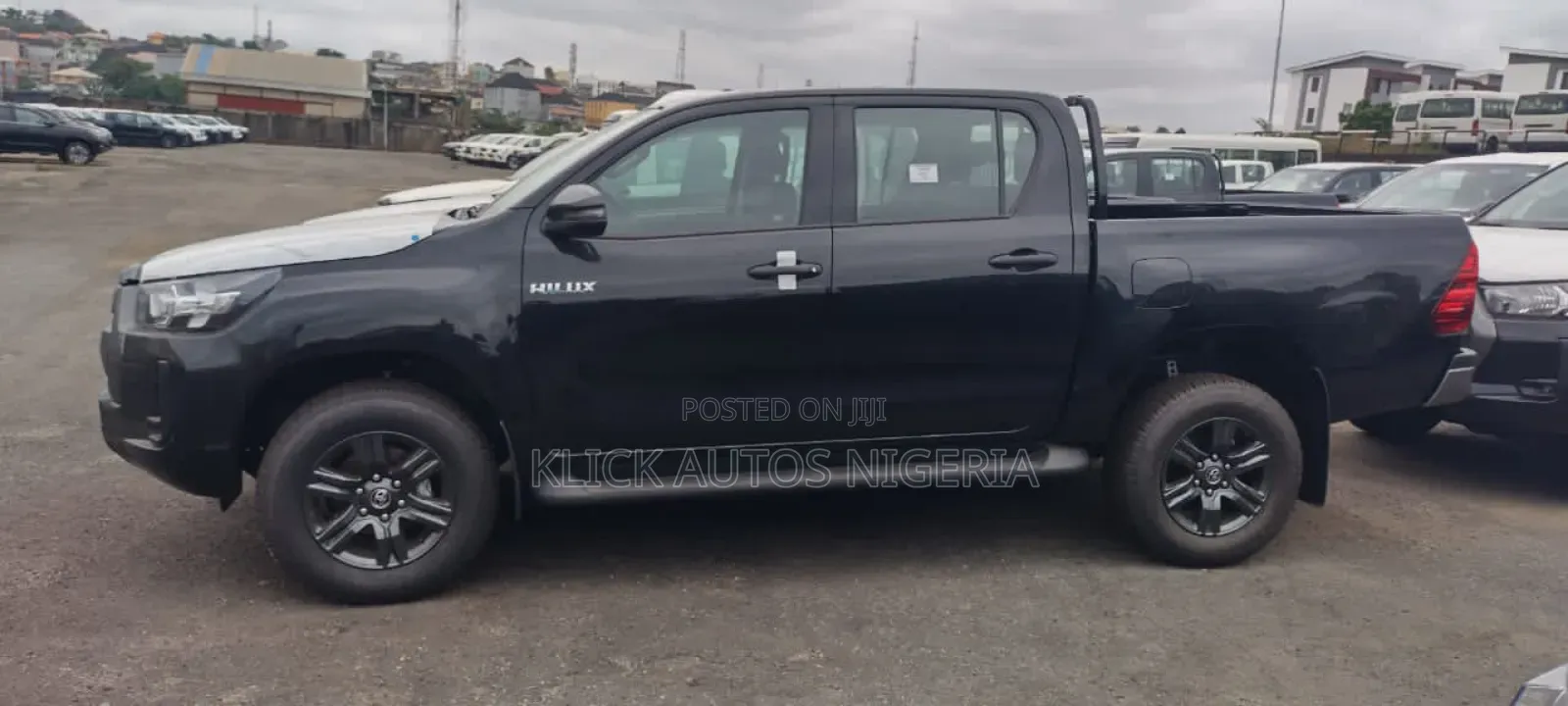 Toyota Hilux 2024 Black