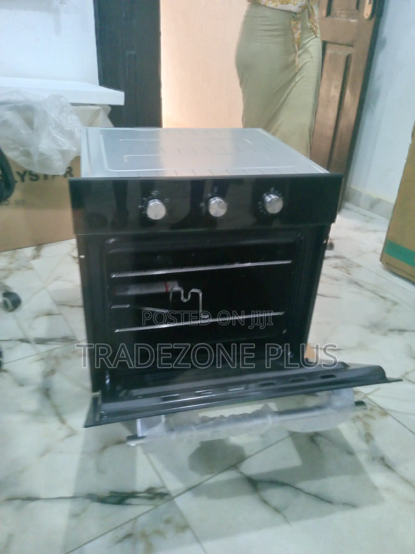 Strong Polystar in-Built Oven With Auto Ignition