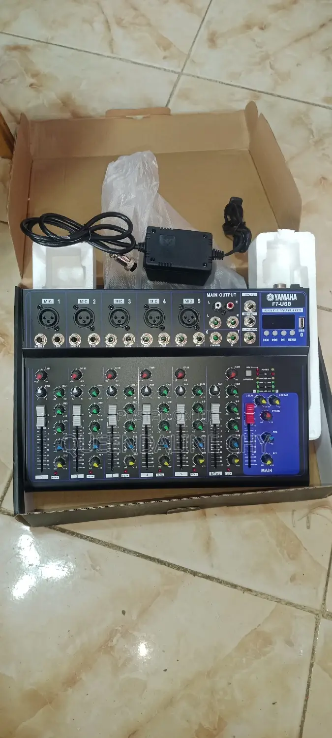 Yamaha 7 Channel Mixer