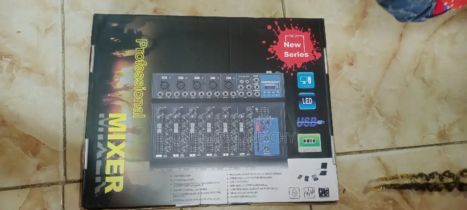 Yamaha 7 Channel Mixer