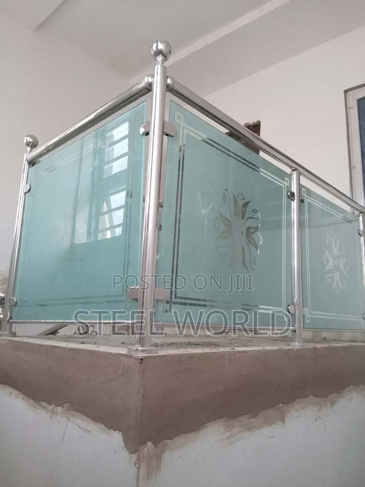 10m Flower Arc Glass Design