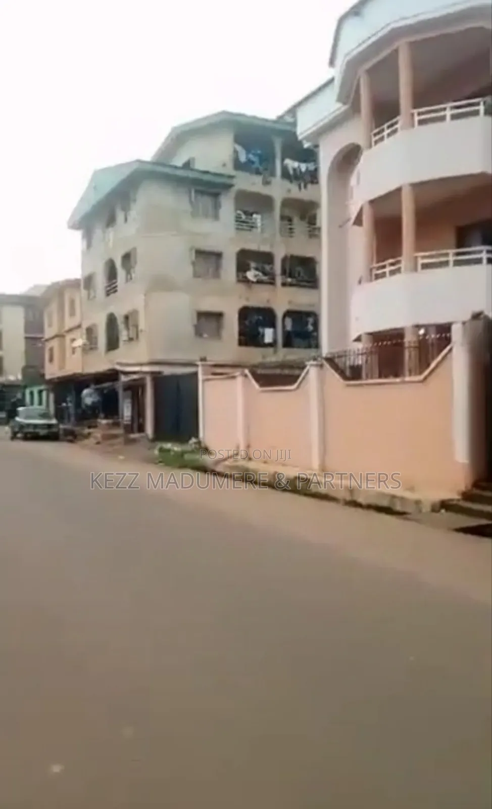10bdrm Block of Flats in Agbani Road , Enugu for sale