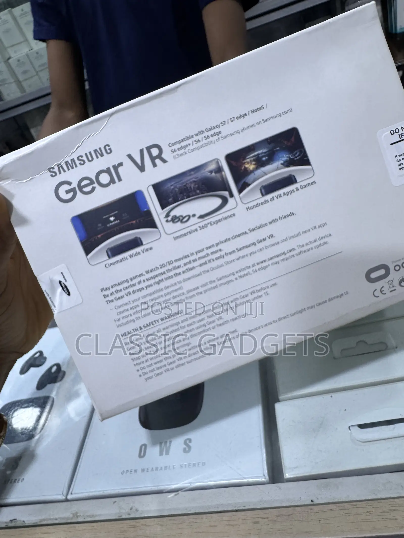Samsung Gear Vr Virtual Reality Headset With Controller