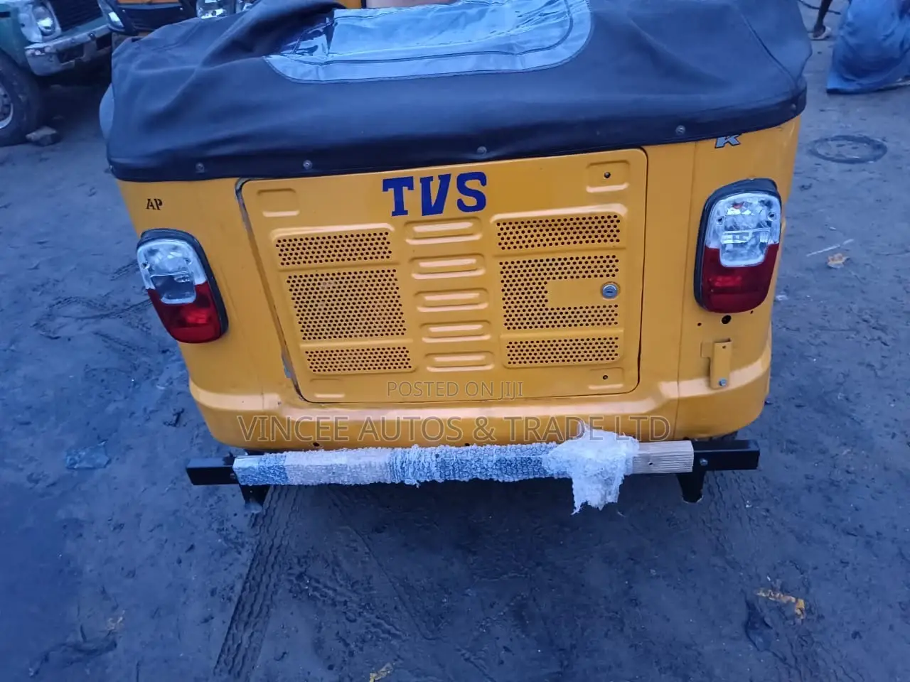 TVS King Cargo 2023 Yellow