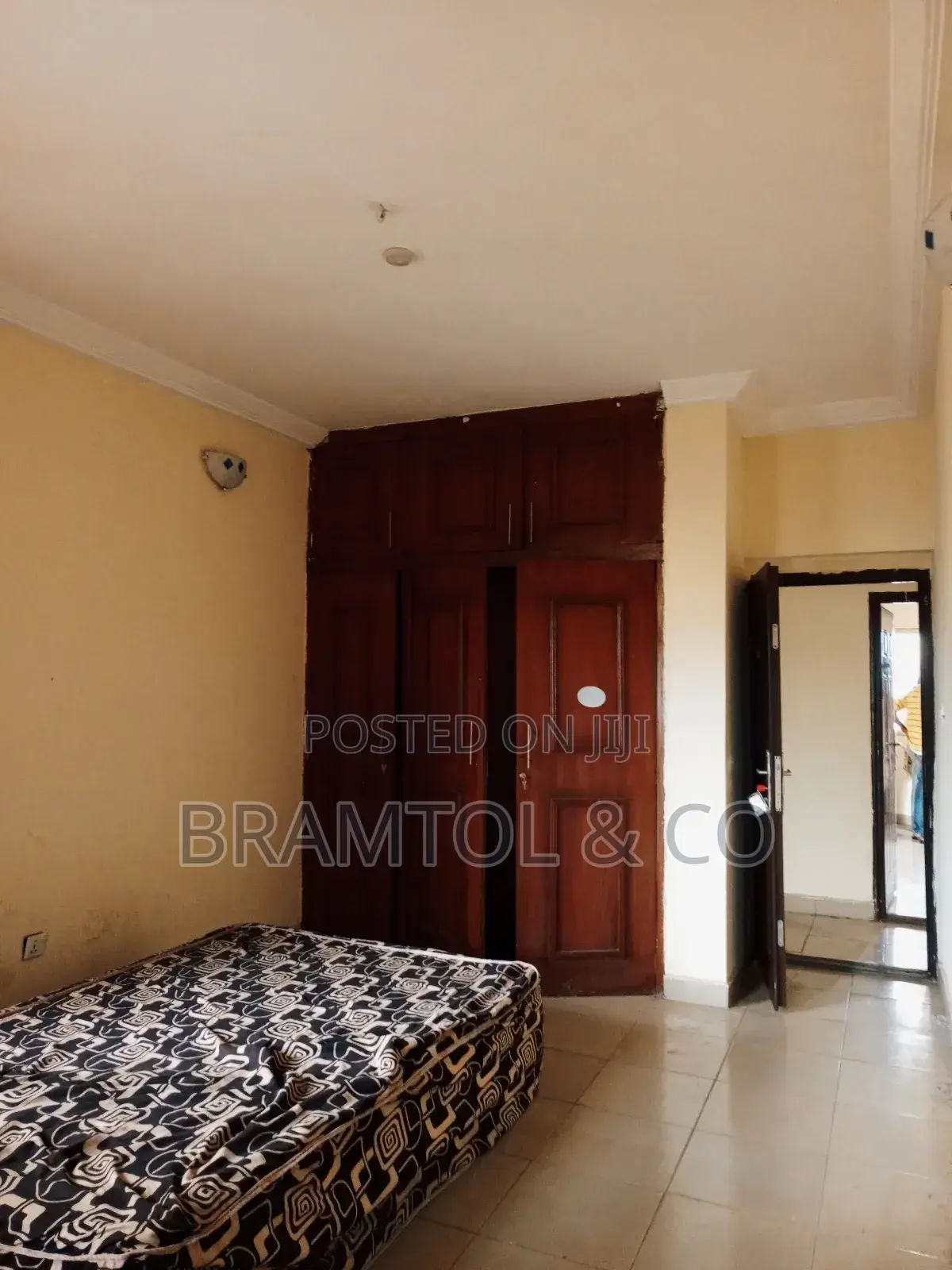 3bdrm Block of Flats in Zone 7 / Wuse for rent