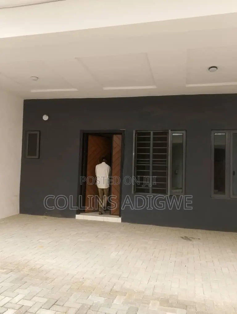 4bdrm Duplex in Royal Pine Gate, Chevron for sale