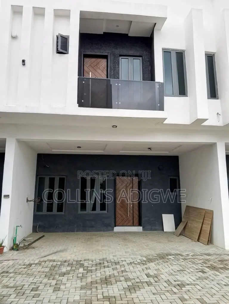 4bdrm Duplex in Royal Pine Gate, Chevron for sale