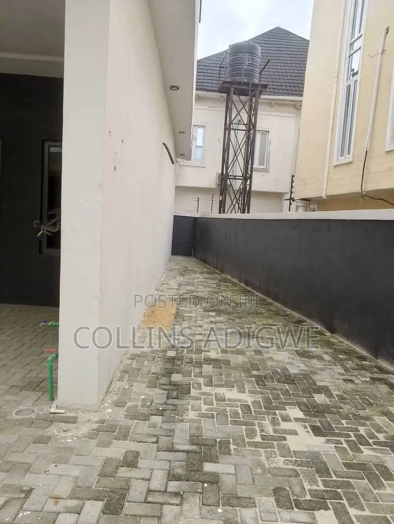 4bdrm Duplex in Royal Pine Gate, Chevron for sale