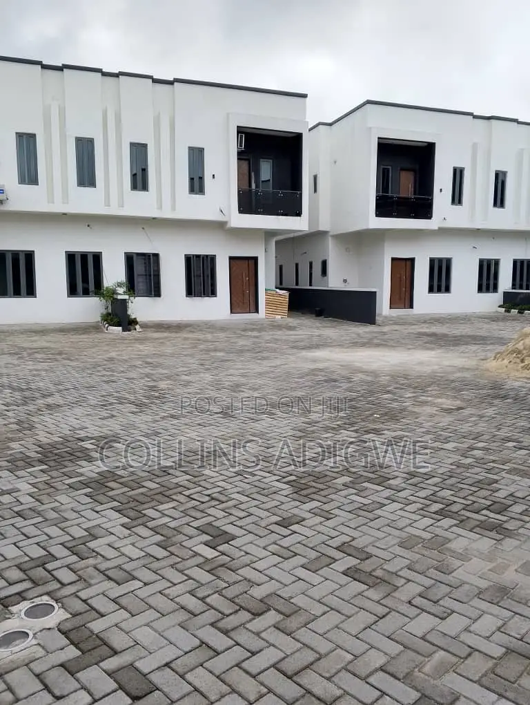 4bdrm Duplex in Royal Pine Gate, Chevron for sale
