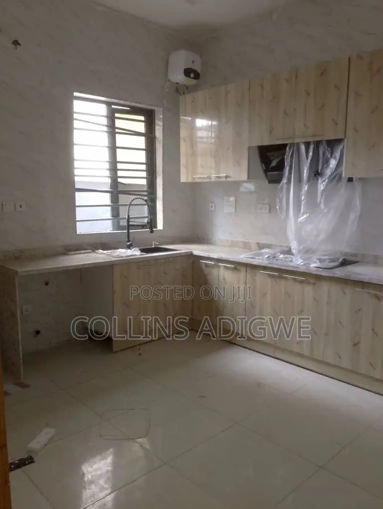 4bdrm Duplex in Royal Pine Gate, Chevron for sale