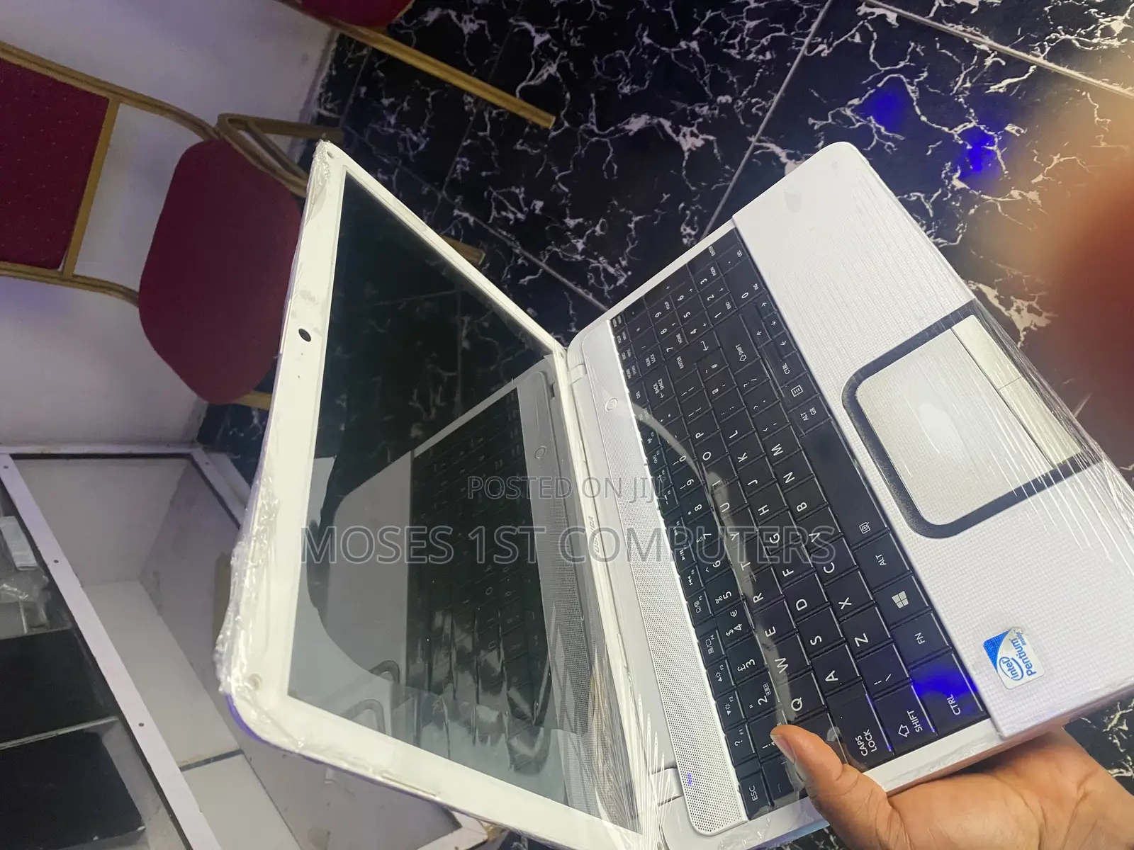 New Laptop Toshiba 8GB Intel HDD+SSD 320GB