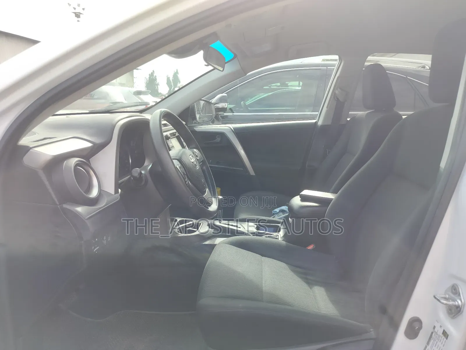 Toyota RAV4 LE FWD (2.5L 4cyl 6A) 2017 White