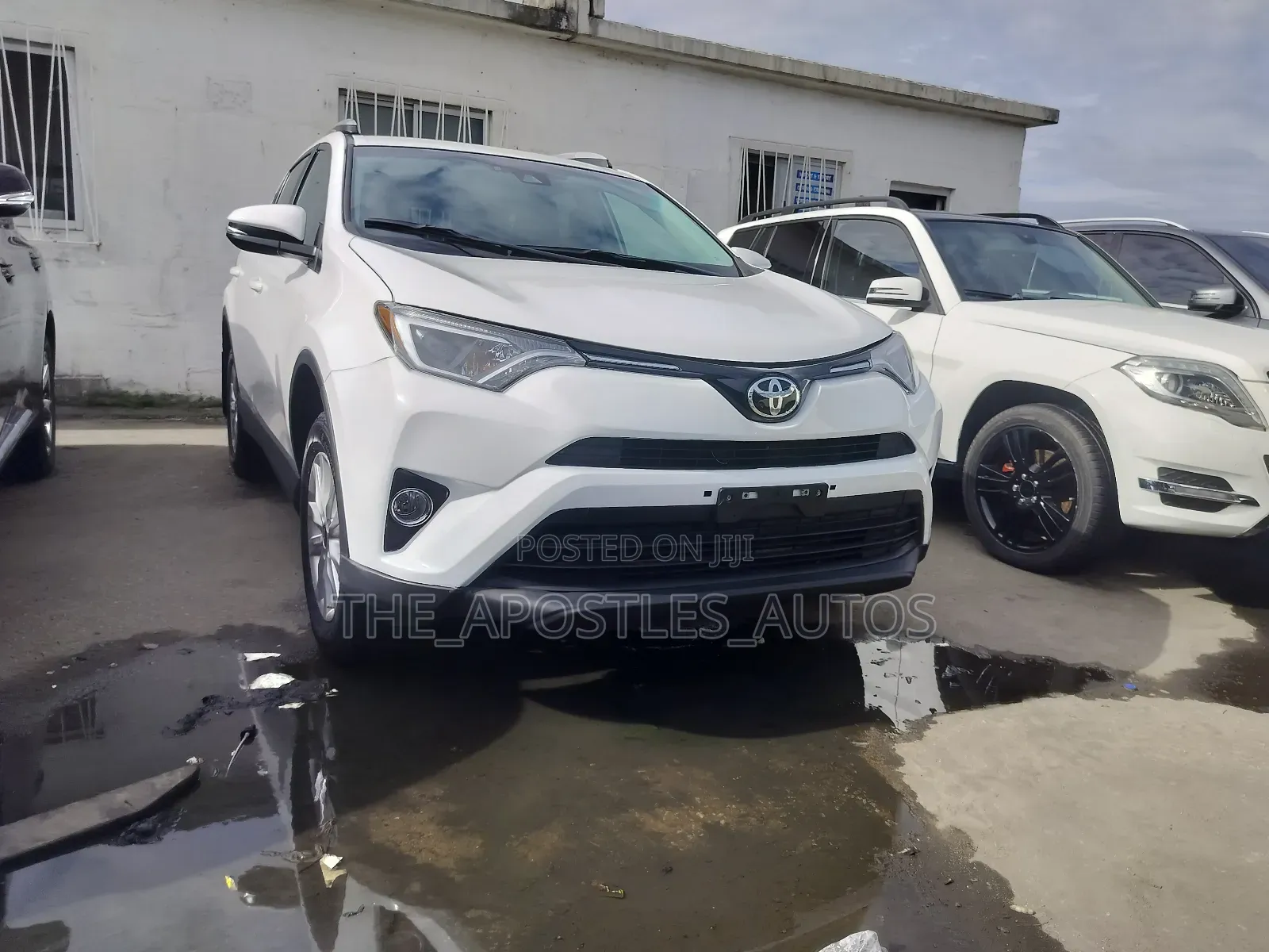 Toyota RAV4 LE FWD (2.5L 4cyl 6A) 2017 White
