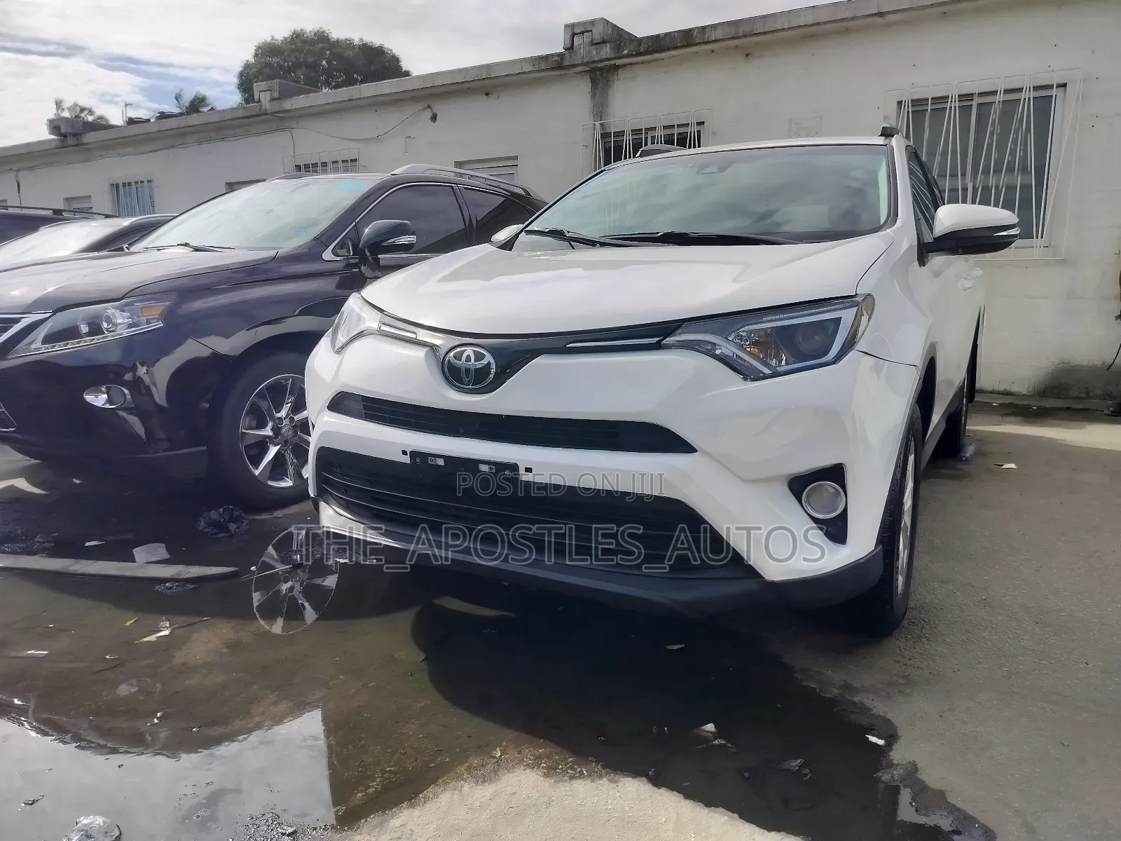 Toyota RAV4 LE FWD (2.5L 4cyl 6A) 2017 White