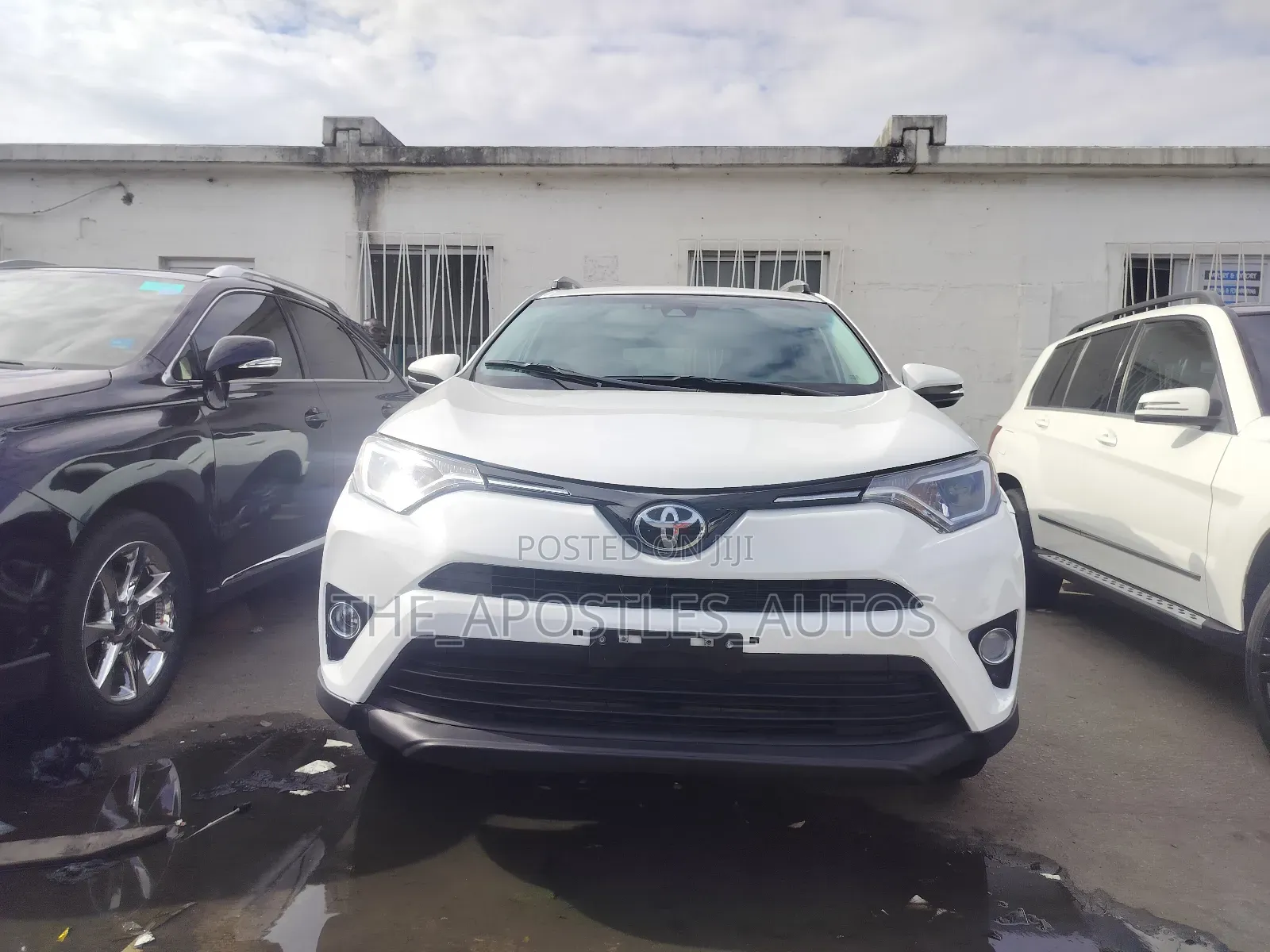 Toyota RAV4 LE FWD (2.5L 4cyl 6A) 2017 White
