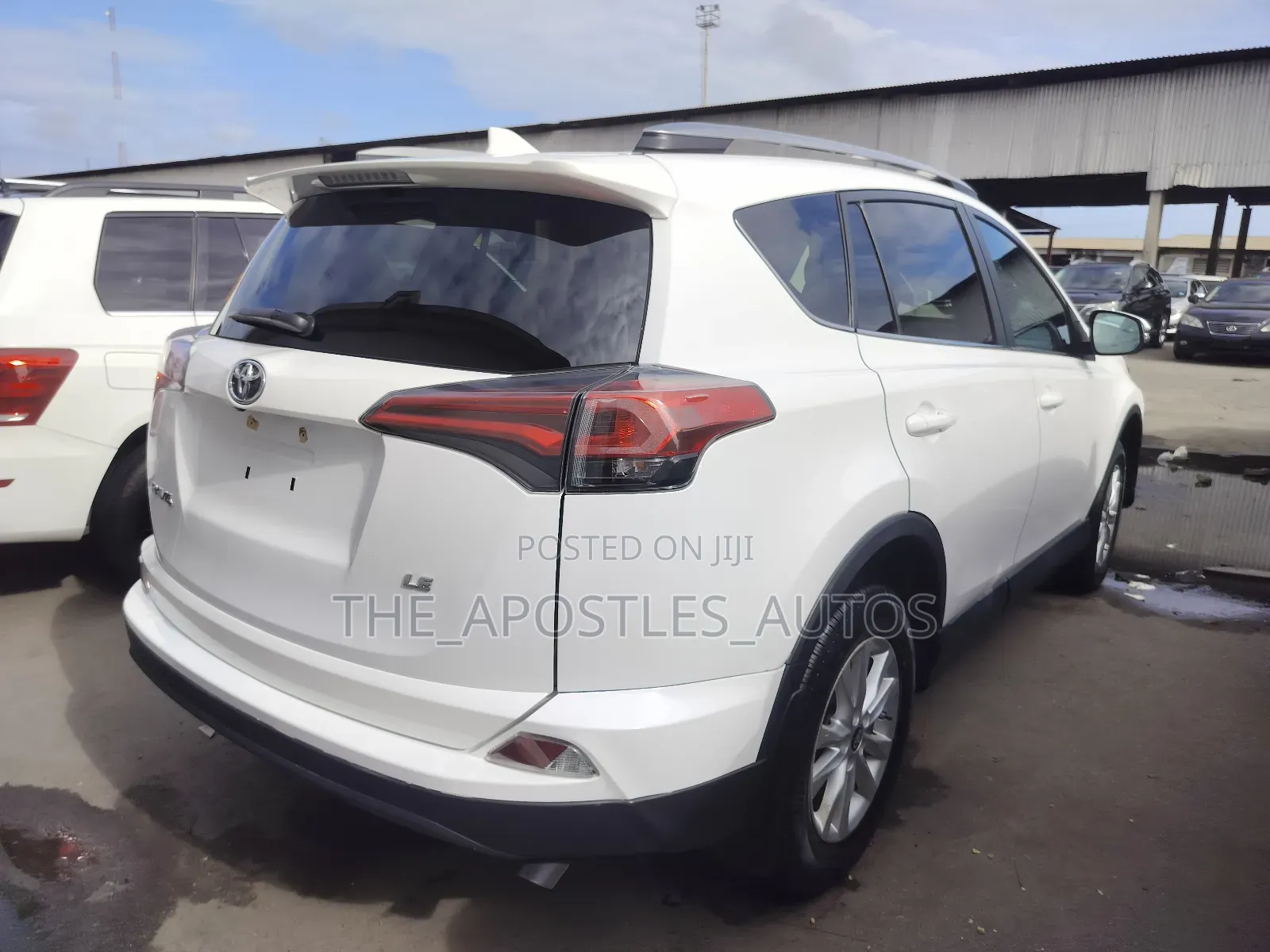 Toyota RAV4 LE FWD (2.5L 4cyl 6A) 2017 White