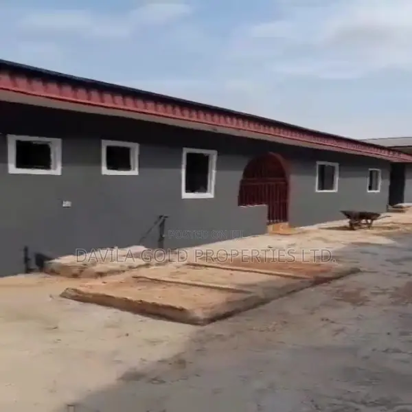 18bdrm Block of Flats in Benin City for sale