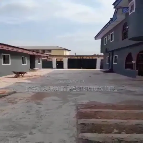 18bdrm Block of Flats in Benin City for sale