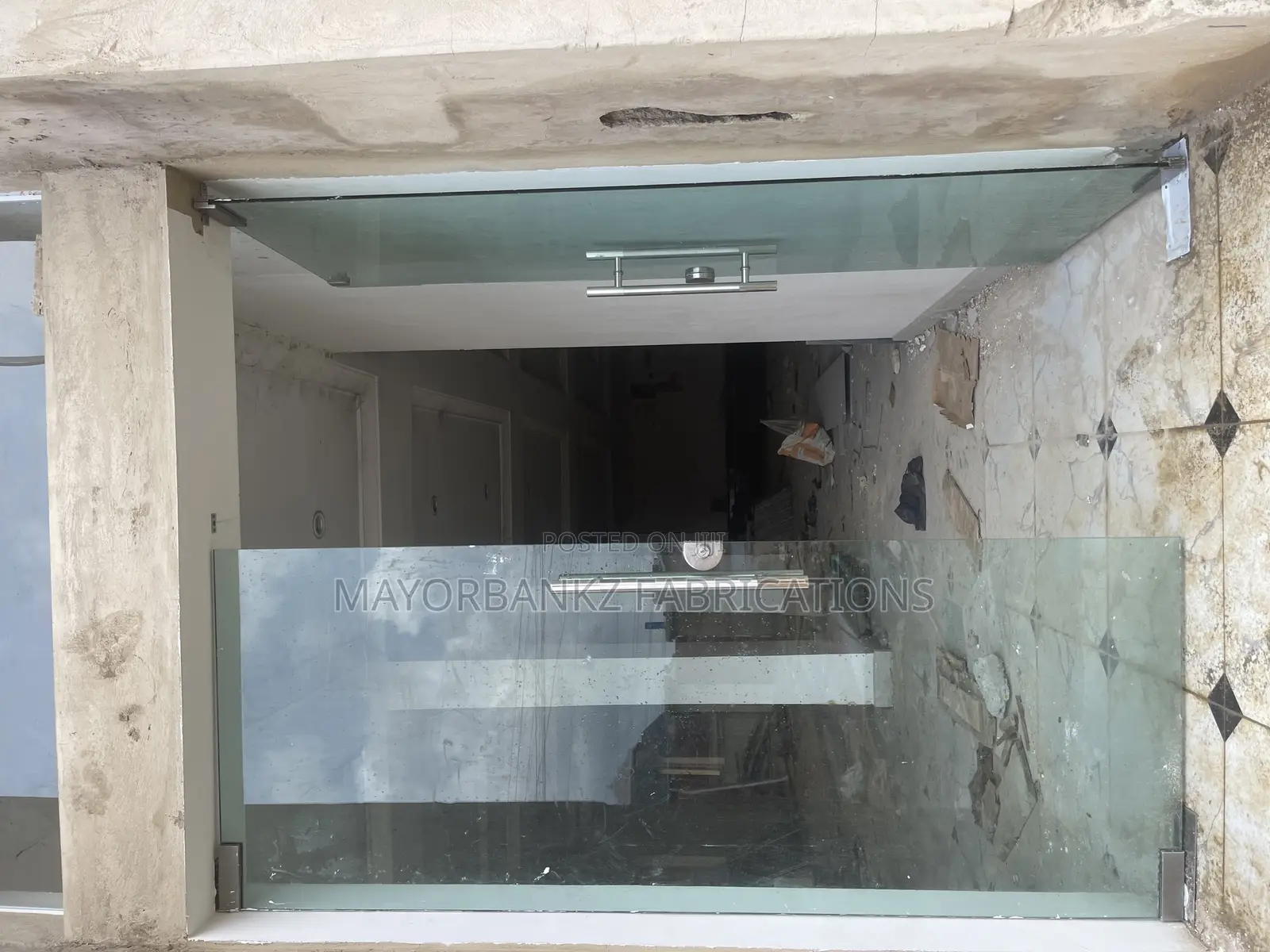 Frameless Glass Door