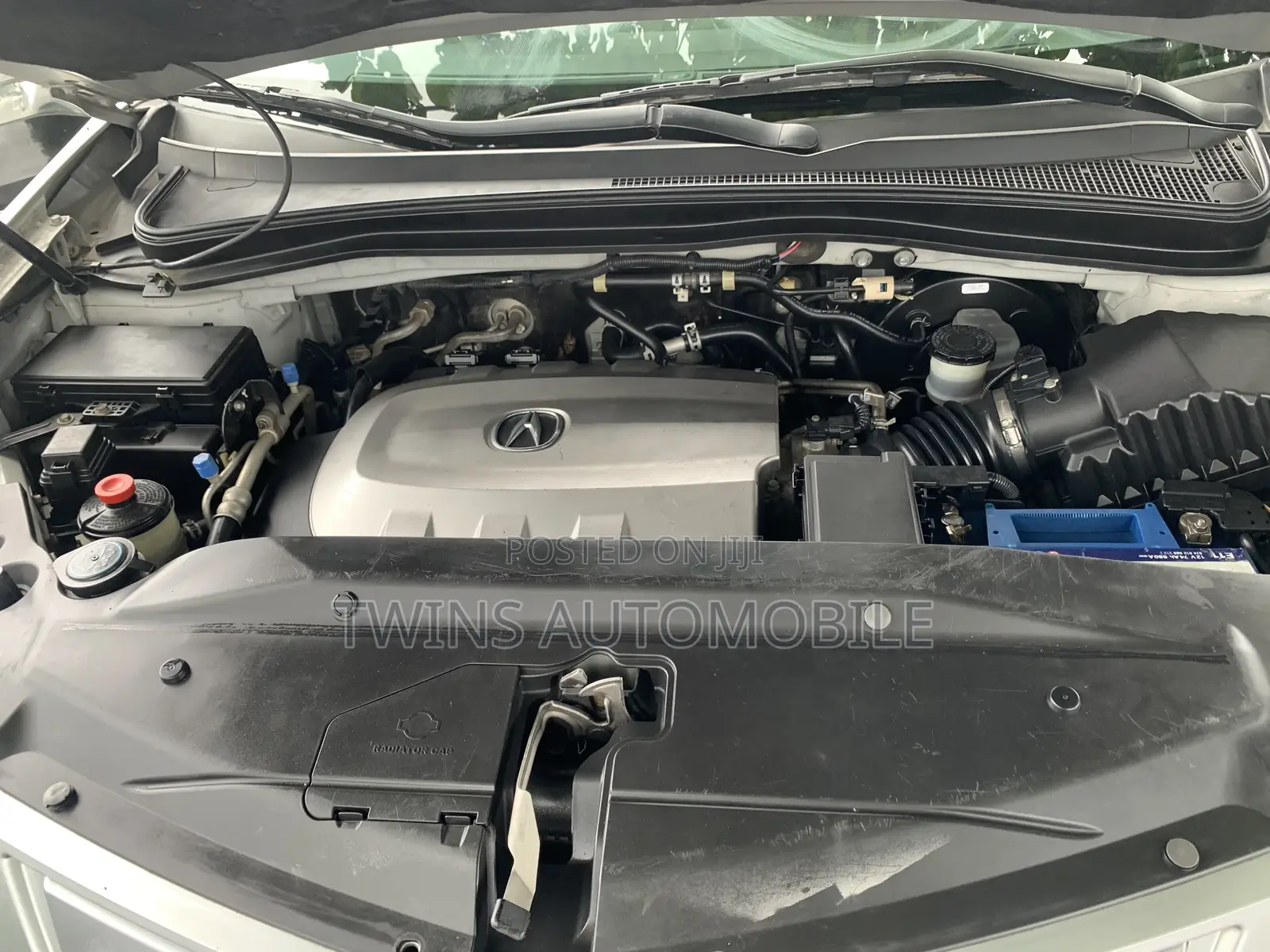 Acura MDX SUV 4dr AWD (3.7L 6cyl 6A) 2011 Silver