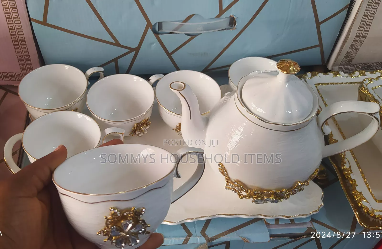 Fashionable 6pcs Teacups , Kettle Pot and Tray .