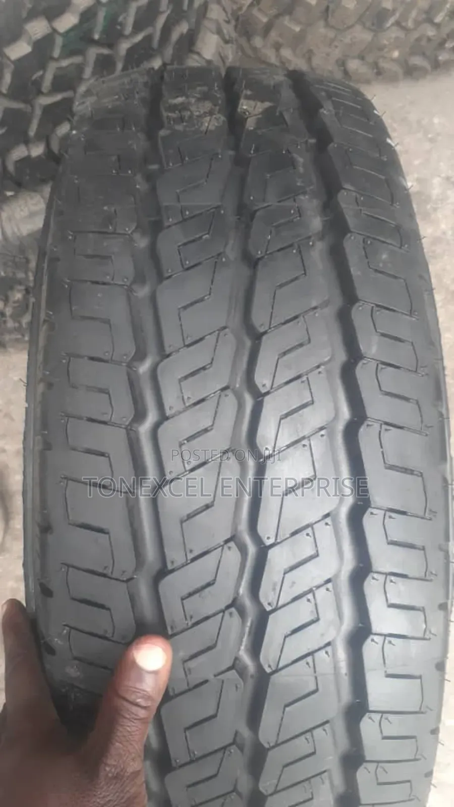 Latest Continental Tyres 225/70/15c for Light Trucks and Bus