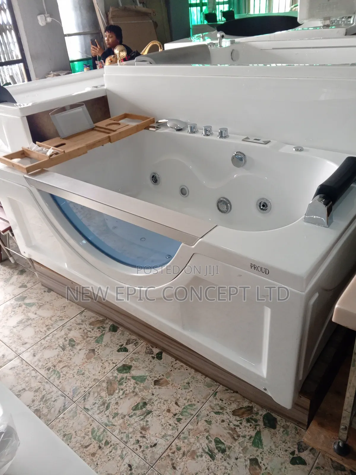 Acrylic Single Jacuzzi With Glass
