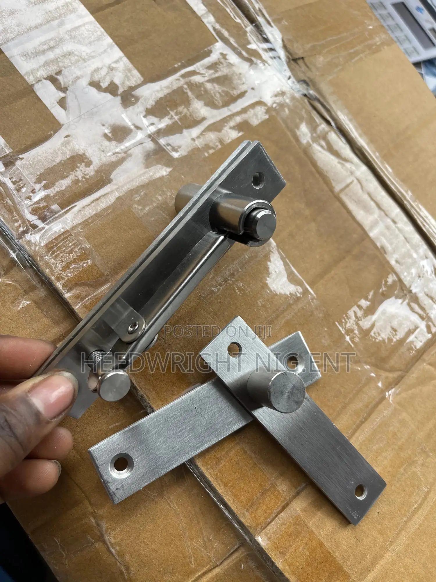 L-Shape Pivot Door Hinges
