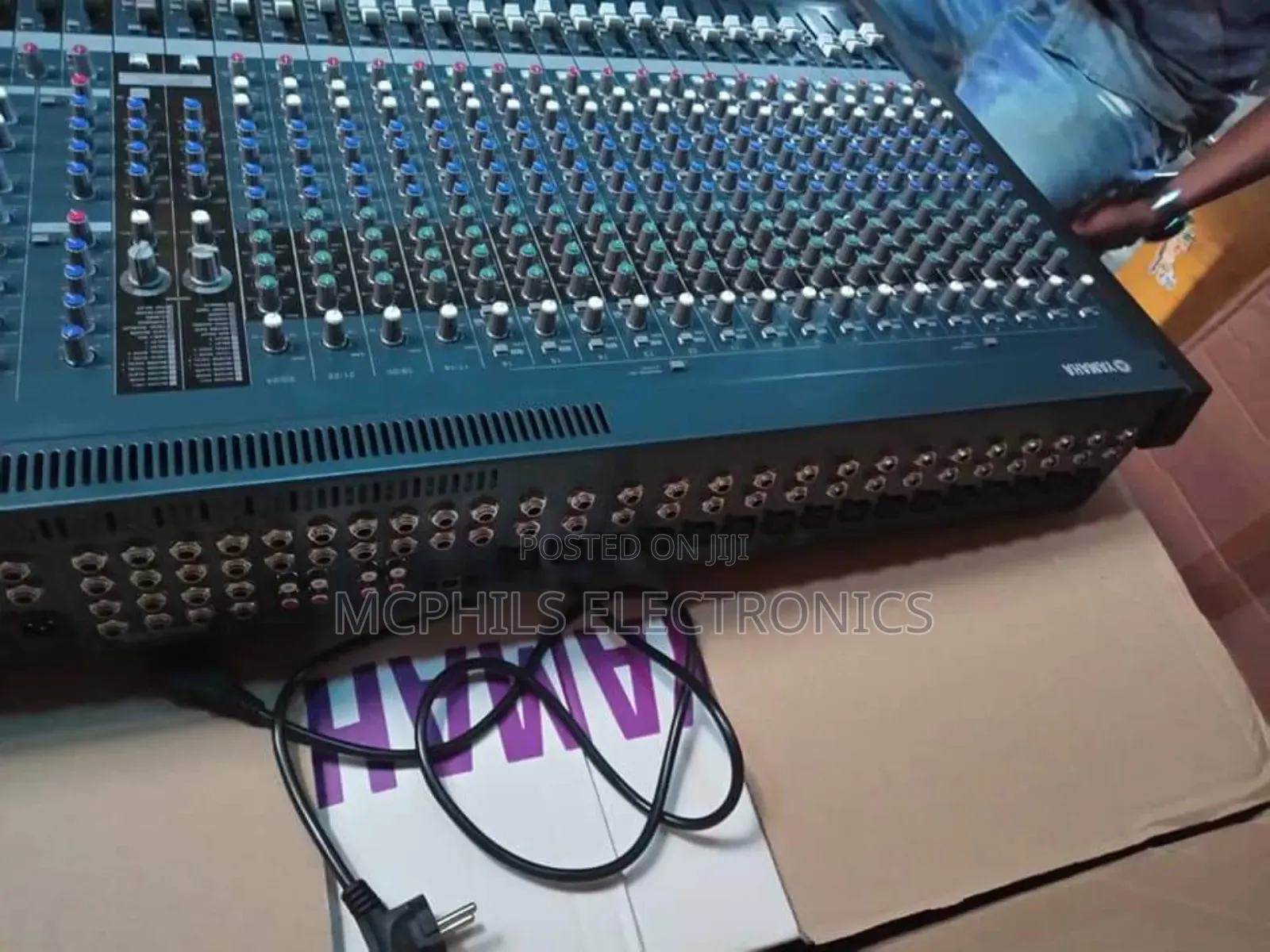 24 Channels Analog Professional Mixing