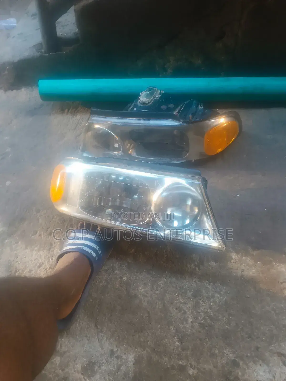 Headlamp for Lincoln Navigator