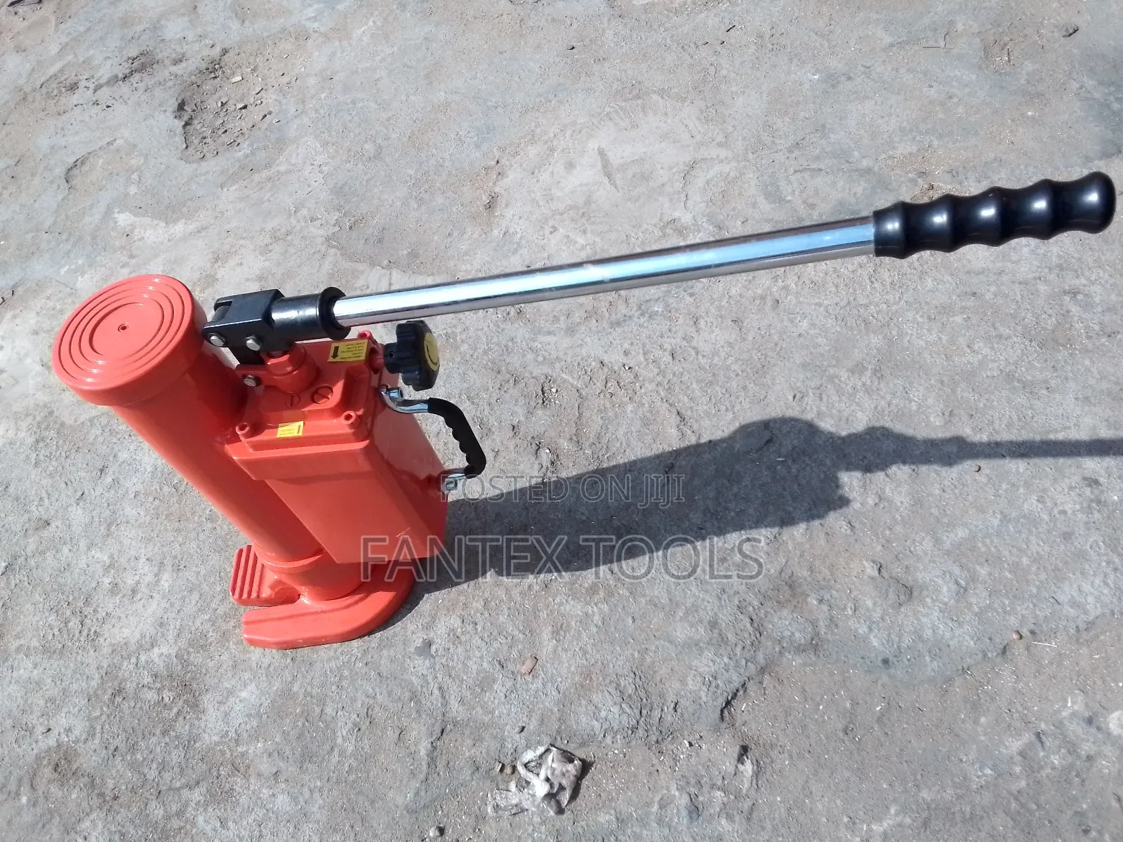 Hydraulic Toe Jack.