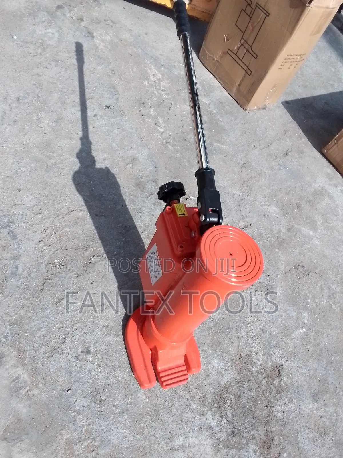 Hydraulic Toe Jack.